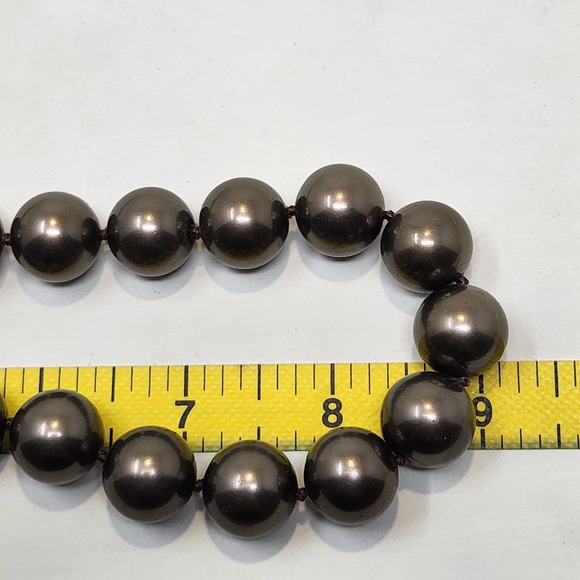 Carolee Large Luster Gray Glass Faux Pearl Necklace Knotted Vintage Chunky - Picture 6 of 7